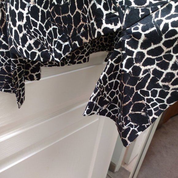 Q NEEL Shark-Bite Top - NEW - Picture 9 of 14